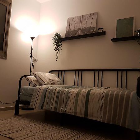 Private Bed/Bathroom In Netanya Exterior photo