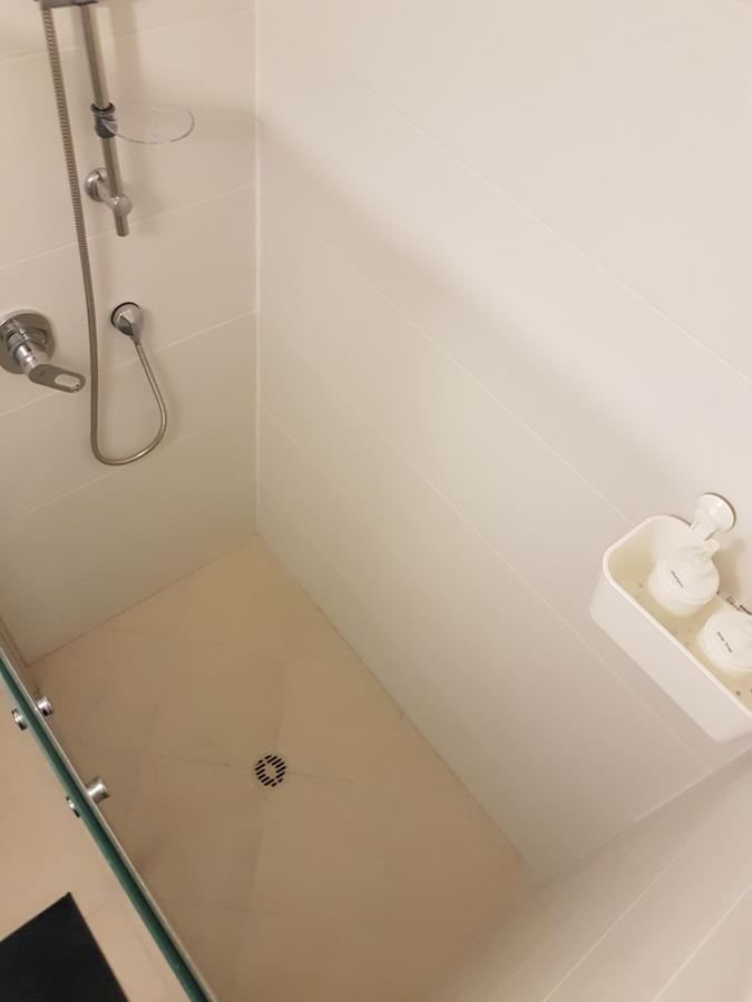 Private Bed/Bathroom In Netanya Exterior photo