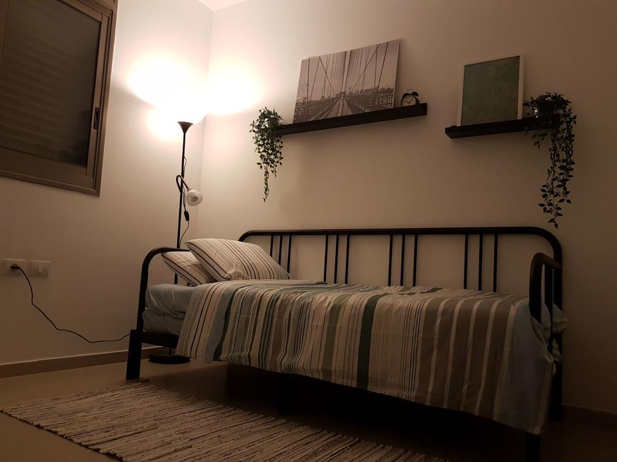 Private Bed/Bathroom In Netanya Exterior photo