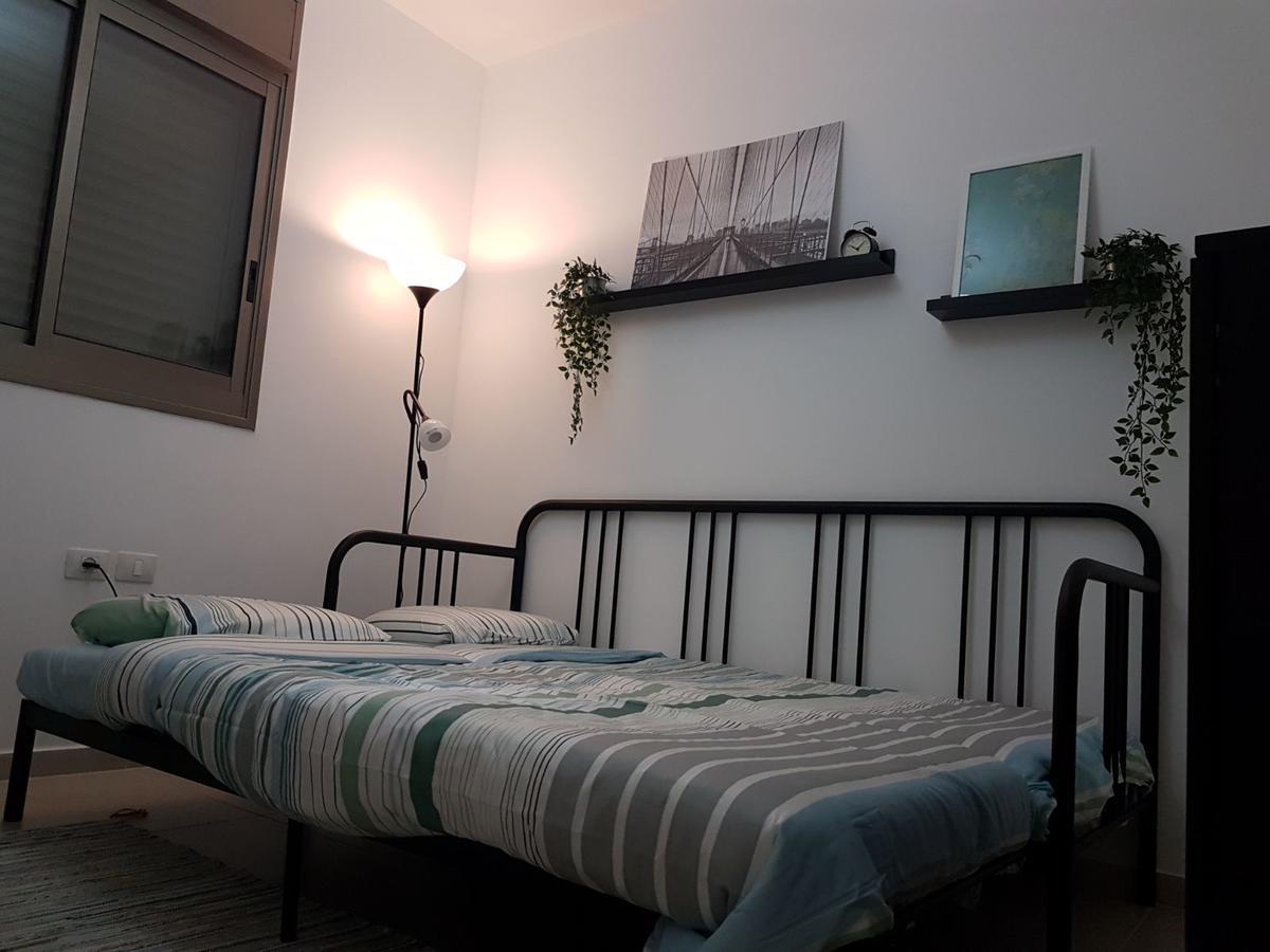 Private Bed/Bathroom In Netanya Exterior photo