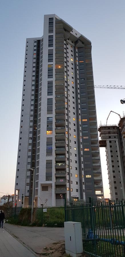 Private Bed/Bathroom In Netanya Exterior photo