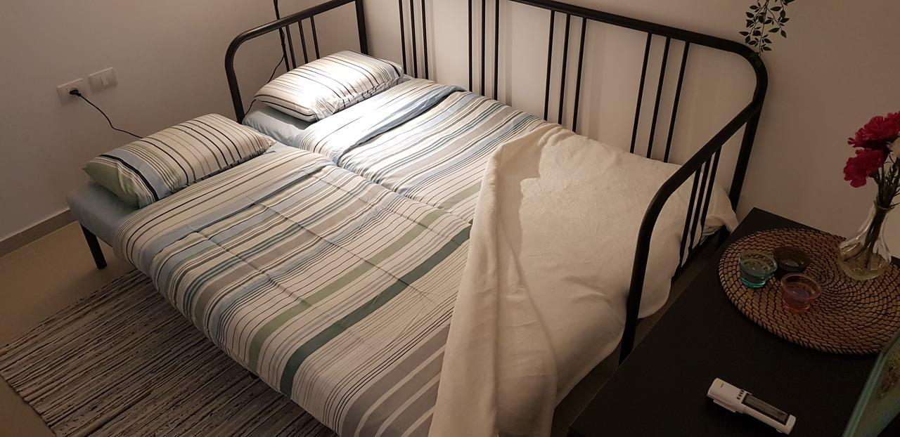 Private Bed/Bathroom In Netanya Exterior photo
